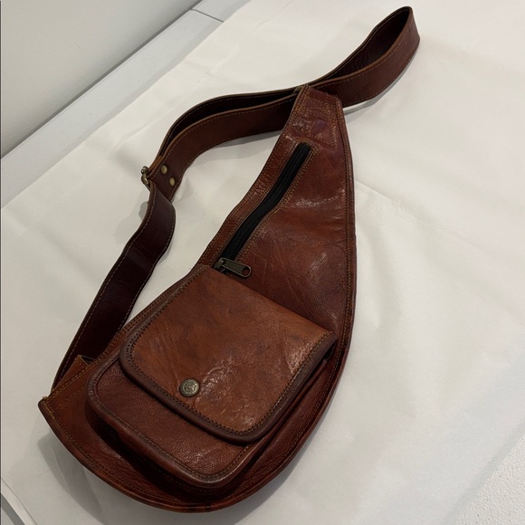 Vintage leather sling bag travel purse adjustable strap brass hardware brown - Picture 3 of 17